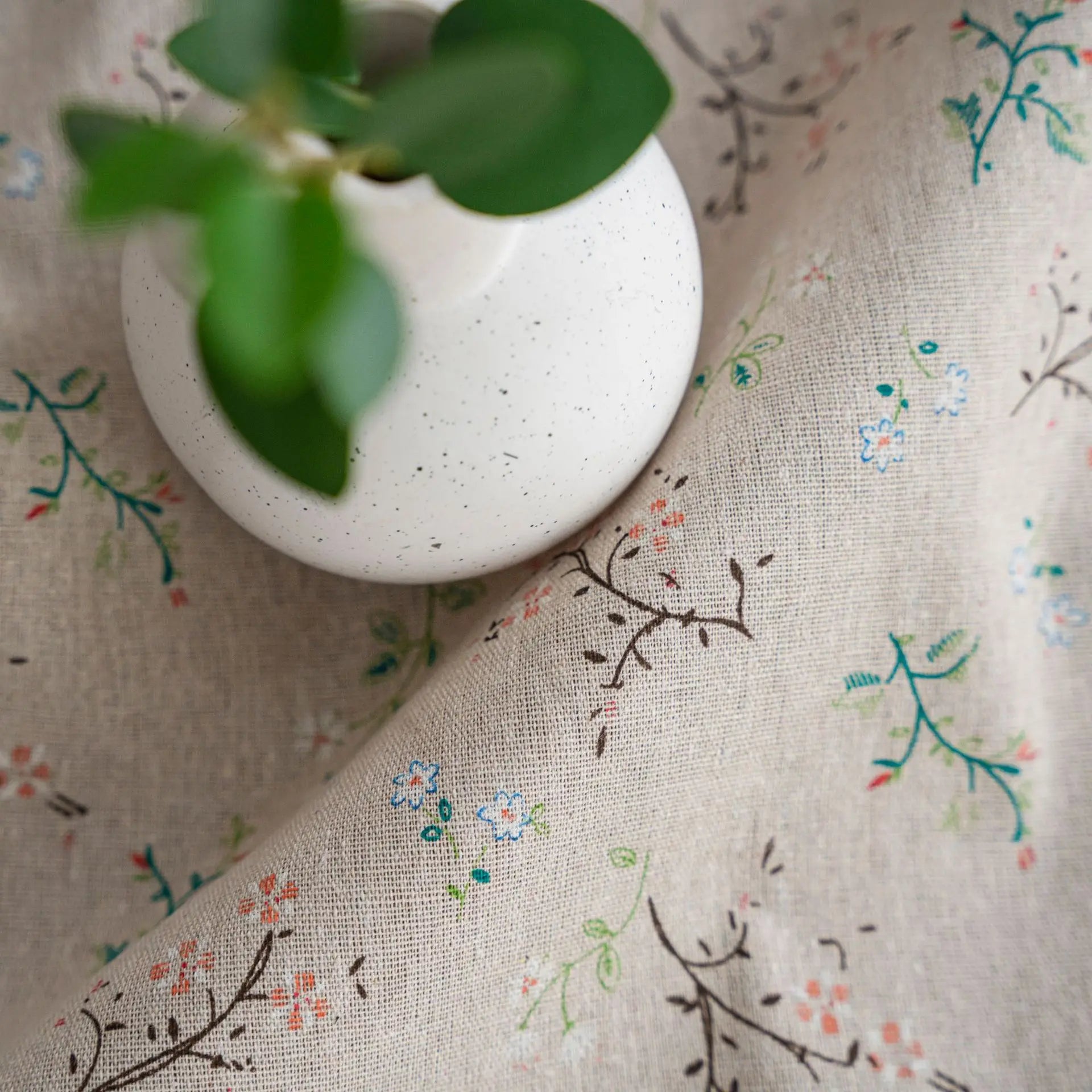 YOUMIKA  -  Cotton and linen tablecloth, green and red flower, American pastoral style, Braid tassels, cover for dining tables, wedding