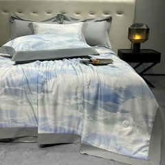 YOUMIKA  -  Silky Quilt Summer Duvet Skin-friendly Comforter High Quality Bedspread Smooth Duvets for Home  (No Pillowcase)