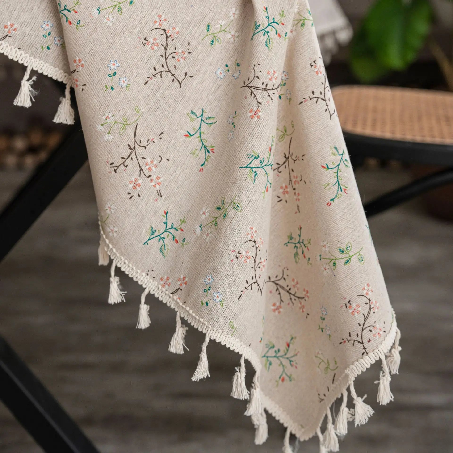 YOUMIKA  -  Cotton and linen tablecloth, green and red flower, American pastoral style, Braid tassels, cover for dining tables, wedding