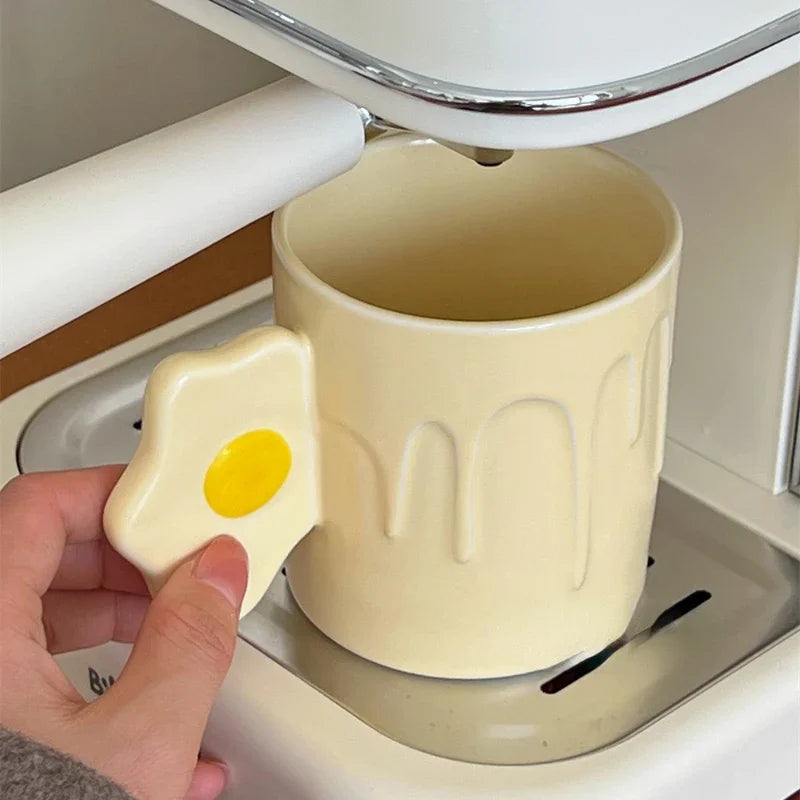 YOUMIKA  -  Cute Yellow Fried Egg Poached Egg Creative Milk Ceramic with Lid Mark Water Cup Breakfast