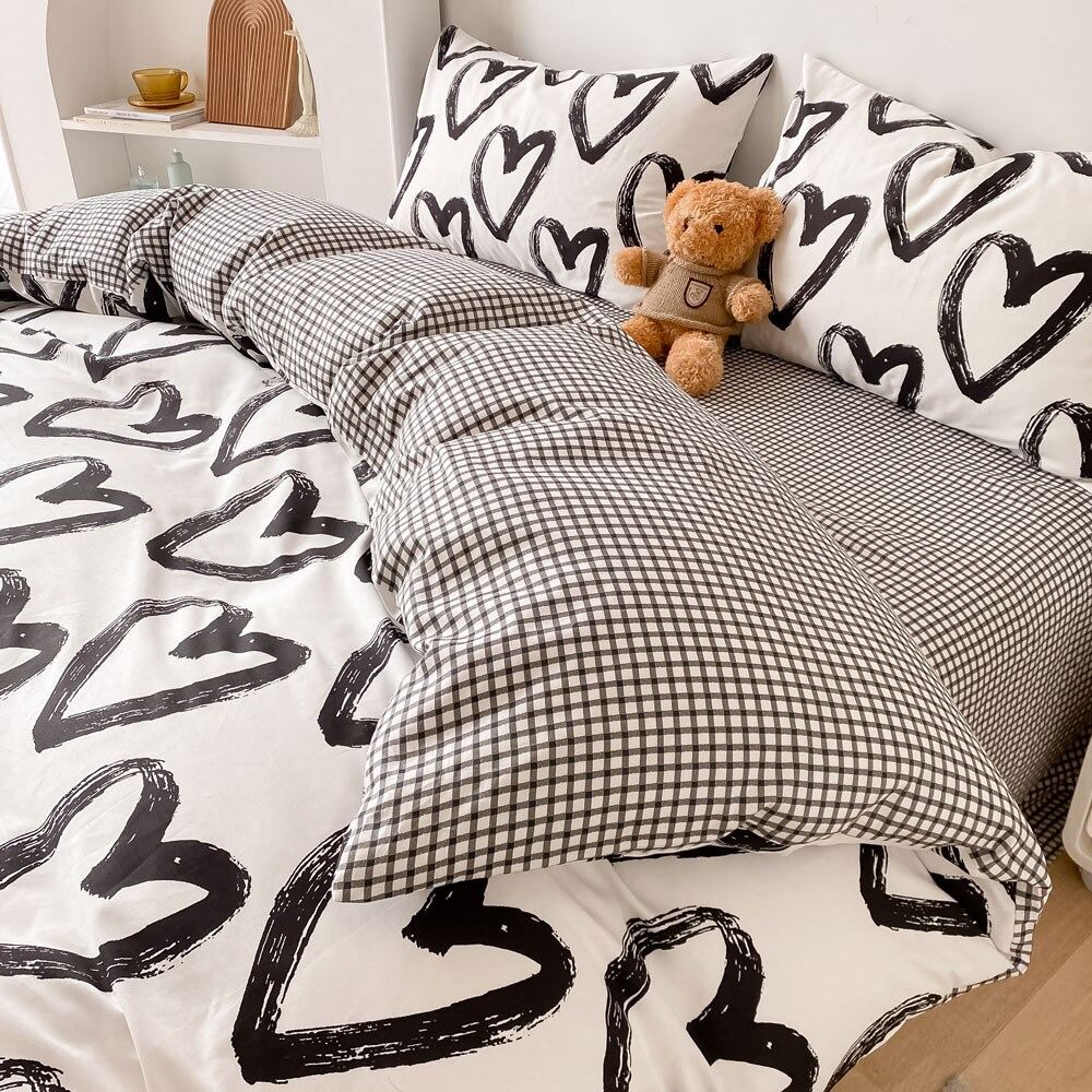 YOUMIKA  - Brush Painted Heart Bedding Set