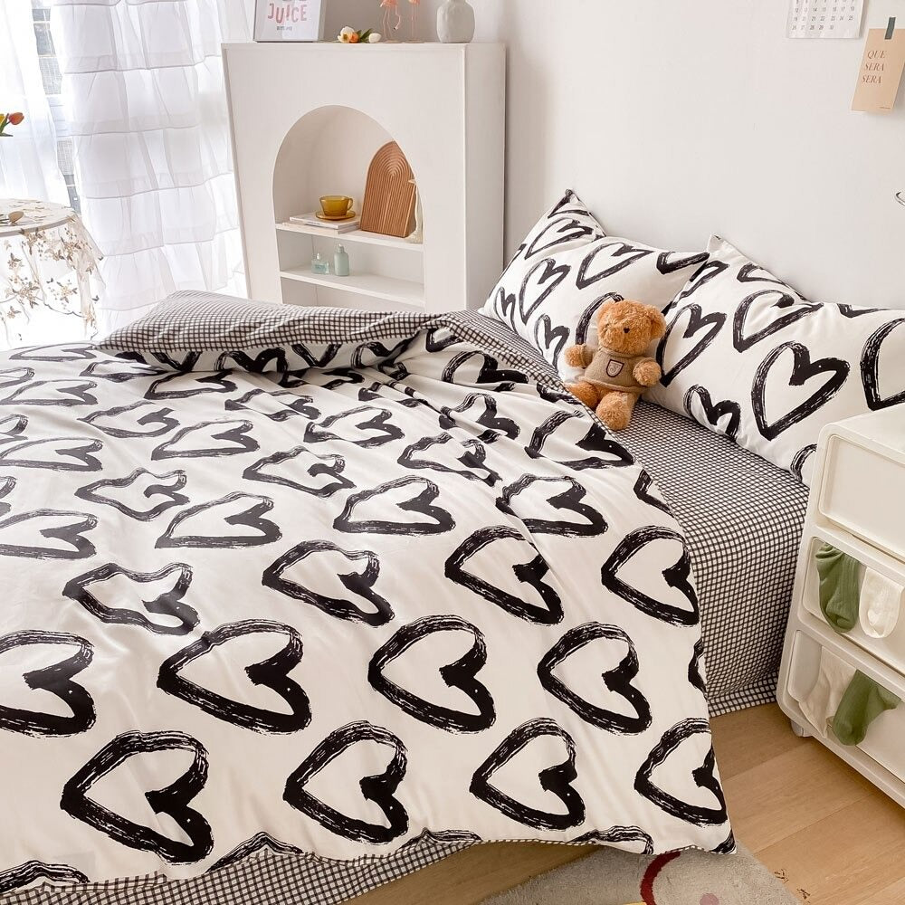 YOUMIKA  - Brush Painted Heart Bedding Set